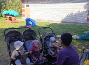 «Сәбилер үйі» КММ ең кішкентай тәрбиеленушілеріне арналған серуен — күн тәртібінің маңызды бөлігі және бүлдіршіндердің денсаулығына қамқорлық жасаудың бір түрі